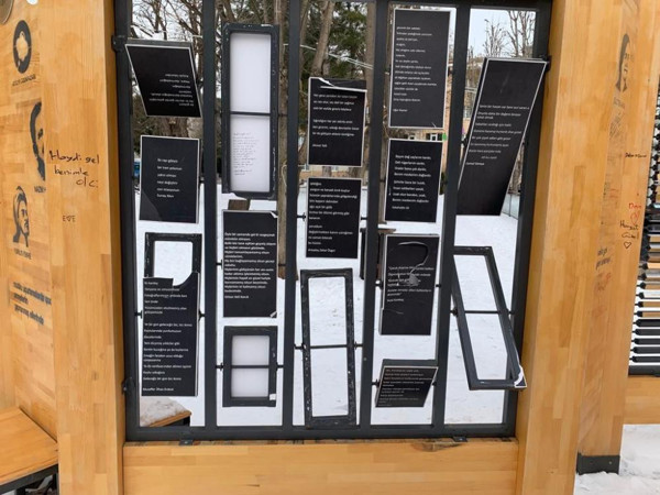 Eskişehir'de ünlü şairlere büyük saygısızlık! Küfürler, sloganlar, mesajlar... - Resim: 0