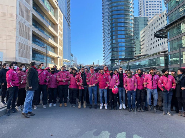 'Hiç kimse bize söylemedi, şeflerden öğrendik' diyen Yemeksepeti Banabi kuryeleri eylemde! Bize dayatılan... - Resim: 0