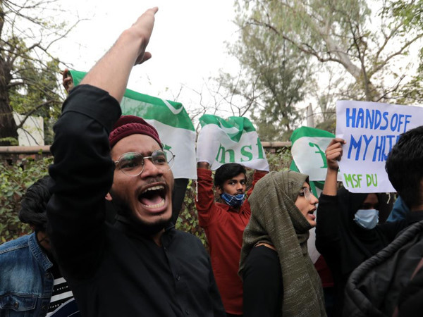 Hindistan'da başörtülü öğrenciler derslere alınmadı! Liselerde eğitime ara verildi: Eylem yapıldı - Resim: 0