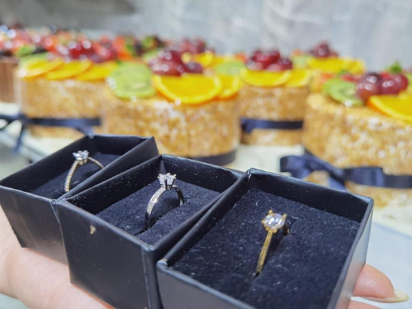 Bursa'da fırındaki yazıyı görenler şaştı kaldı! Bu pastaları yerken çok dikkat edin - Resim: 0