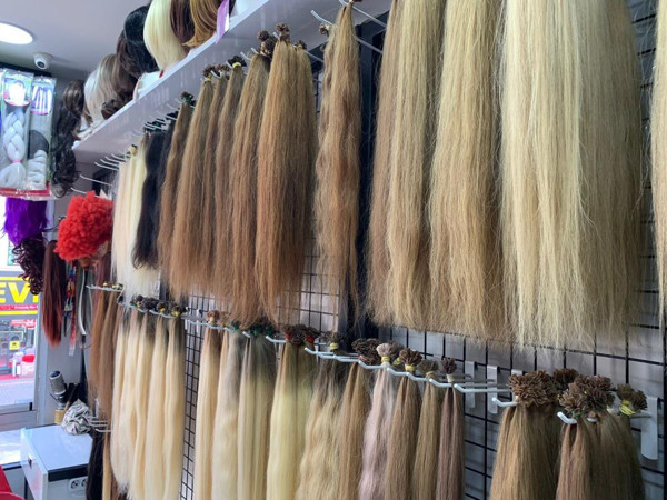 Bu saçların günlük kirasını duyan şaştı kaldı! Kiralık araba fiyatına müşteri buluyor - Resim: 0