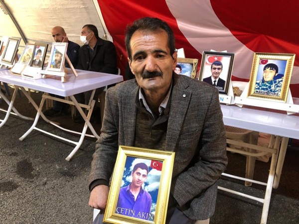 Evlat nöbetine iki aile daha katıldı! 'Ağlamaktan gözümü kör ettim' deyip acılı anne seslendi - Resim: 1