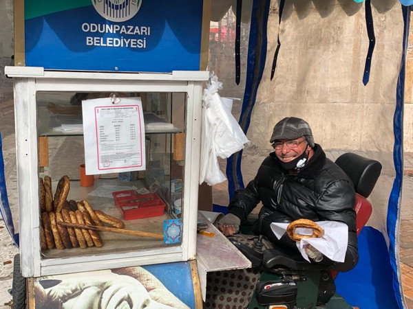 Zam sonrası simit satışları yarı yarıya düştü: İnsanlar simit alacağına ekmek alıyor - Resim: 0