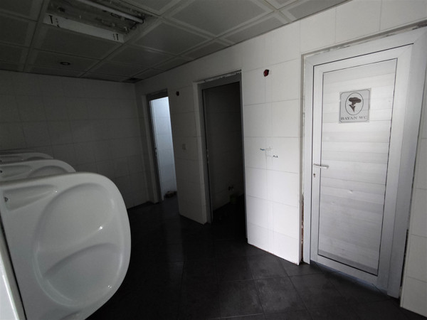 İzmir'de bu tuvaleti görenler şaşkına döndü: Ahlaki açıdan uygun değil - Resim: 0