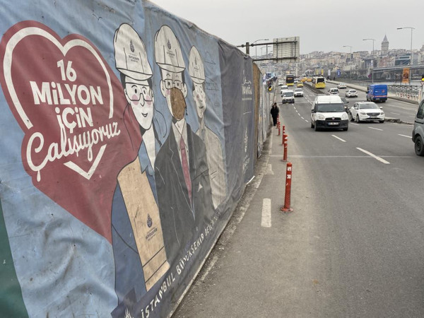 İBB'nin çalışması yayaların hayatını tehlikeye atıyor: İnsanlara tamamen bir eziyet - Resim: 1