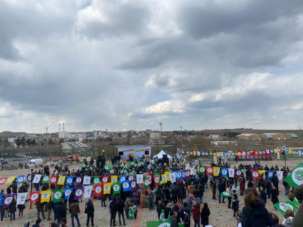 HDP Diyarbakır'da meydanı dolduramadı Nevruz'u iptal etti! 7 kadının iç çamaşırından bakın ne çıktı - Resim: 0