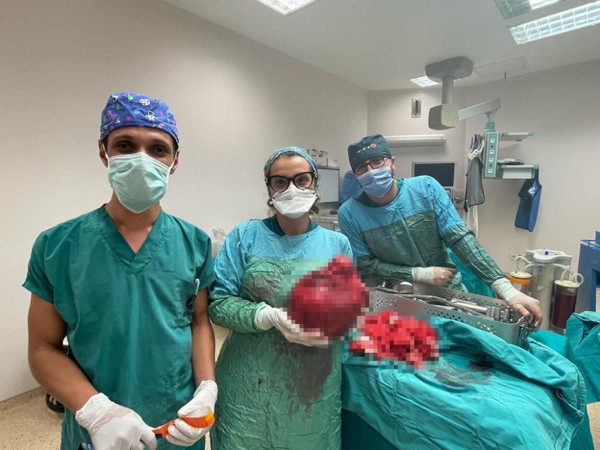 Kars'ta karın ağrısıyla gitti gerçeği öğrenince inanamadı! Karnından bakın ne çıktı - Resim: 1