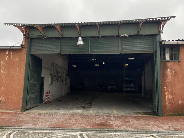 İstanbul'da otelin içindeki mezarı gören şaştı kaldı! 4 duvar arasında: Üzerinde seccade örtülü - Resim: 0