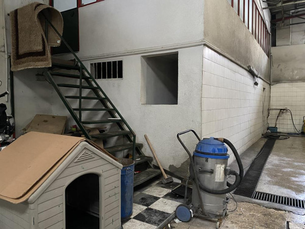 İstanbul'da otelin içindeki mezarı gören şaştı kaldı! 4 duvar arasında: Üzerinde seccade örtülü - Resim: 1