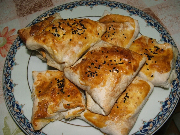 Hem yemeye kıyamayıp hem kendinizi tutamayacağınız patatesli bohça böreği tarifi - Resim: 0