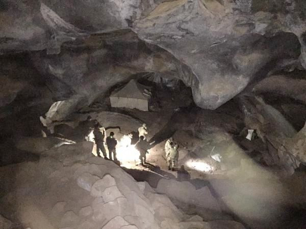 PKK mağarasına zorlukla giren asker şaştı kaldı - Resim: 2