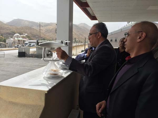 Emniyet müdürü drone'la baklava gönderdi! - Resim: 3