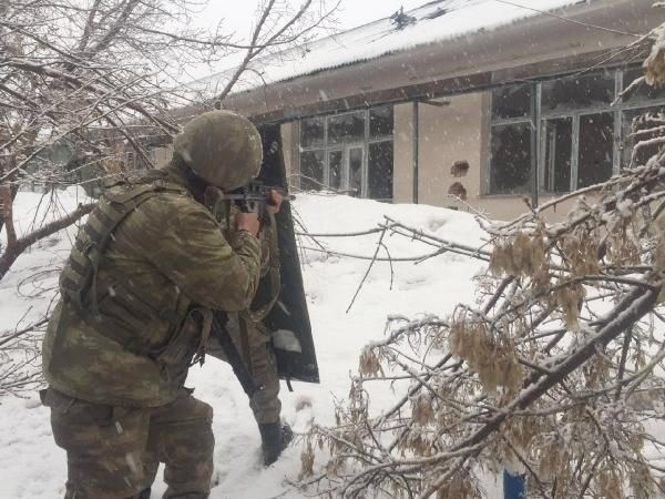 Yüksekova'da böylesi hendekler ilk kez görüldü - Resim: 4