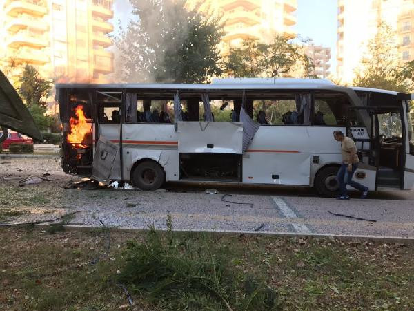 Mersin'de polis aracına saldırı: Olay yerinden görüntüler! - Resim: 4