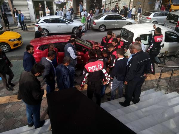 İstanbul'da bıçakla dehşet saçtı böyle yakaldılar - Resim: 1