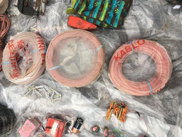 İtirafçı PKK'lı yerini gösterdi! Sığınaktan neler çıktı neler... - Resim: 2