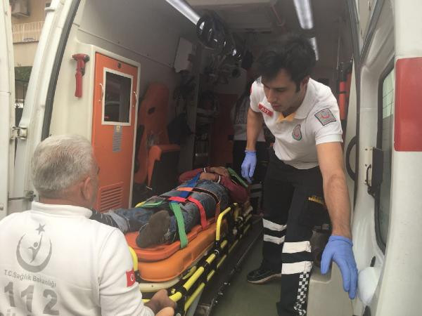 Toprak altında kalan işçi ölümden döndü! - Resim: 4