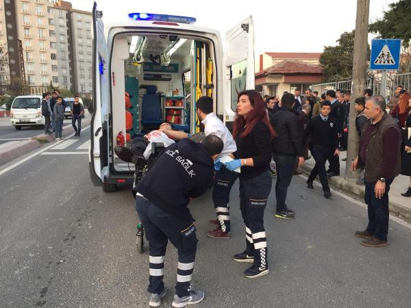 Tartıştığı 2 liseliyi okul önünde bıçakla yaraladı! - Resim: 1