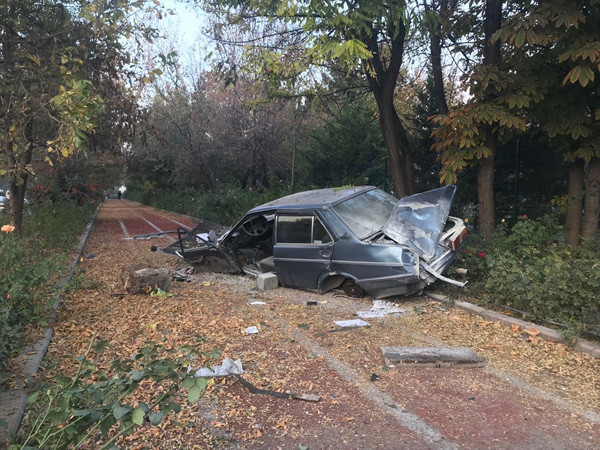 Kontrolden çıkan otomobil koşu parkına daldı - Resim: 2