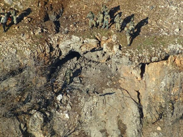 Sığınakta tespit edilen teröristlerle çatışma çıktı!  - Resim: 4