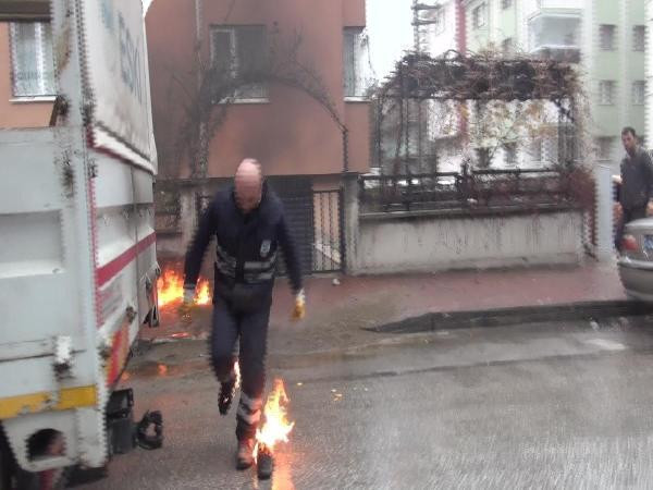 Asfalt yandı! İşçinin ayakkabısı alev aldı! Şok görüntüler... - Resim: 2