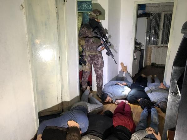 IŞİD'e şafak baskını! Böyle gözaltına alındılar... - Resim: 1