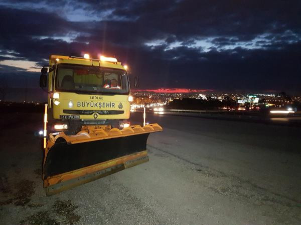 İstanbullular dikkat: Kar küreme araçları yollara indi! - Resim: 3