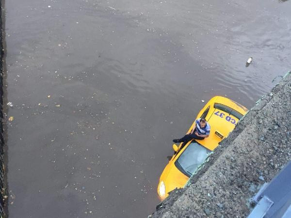 İstanbul'daki yağmurdan sıradışı acayip görüntüler var! - Resim: 1