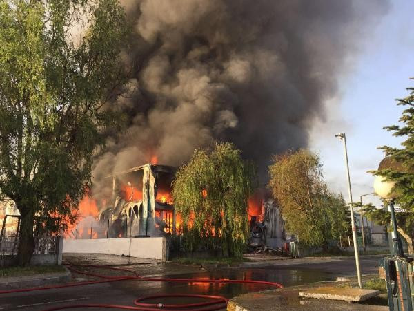 Çerkezköy'de büyük yangın koskoca fabrika kül oldu - Resim: 1