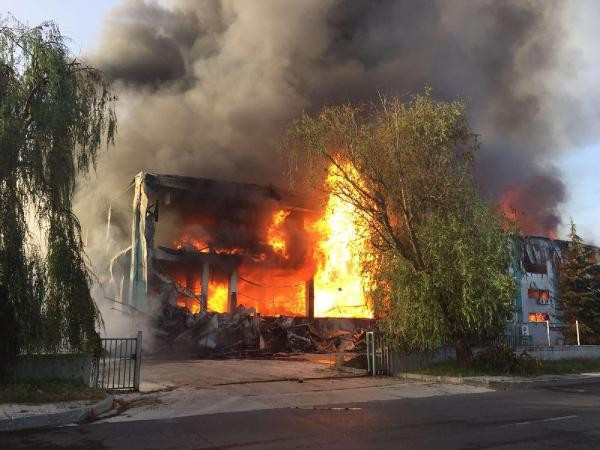 Çerkezköy'de büyük yangın koskoca fabrika kül oldu - Resim: 2