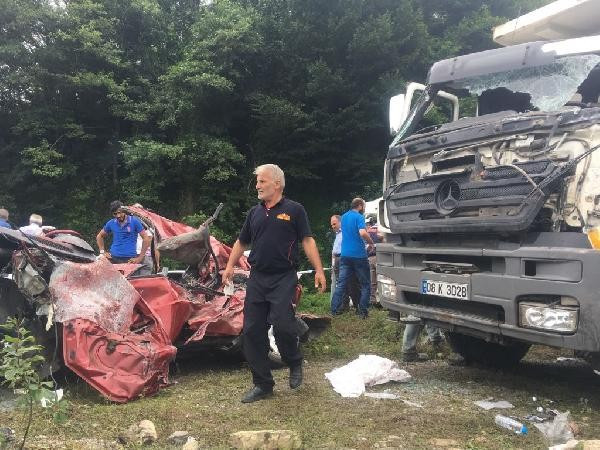Artvin'de feci kaza resmen ezildiler ölenler ve yaralılar var - Resim: 2