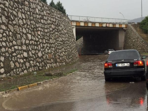 Bu kez İstanbul değil alt geçitler doldu ağaçlar devrildi - Resim: 2