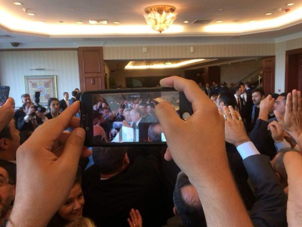 "Reis selfi çektirmek istiyorum" dedi Erdoğan bu ricayı kırmadı - Resim: 1