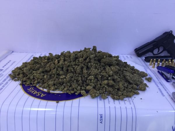 Park halindeki araçtan çıkanlar hayrete düşürdü - Resim: 2