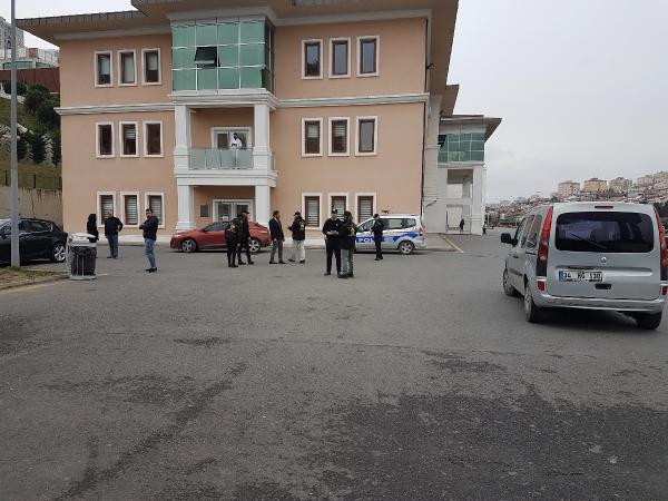 Velileri ayaklandıran iddia: Öğretmenden falçatalı tehdit! - Resim: 1