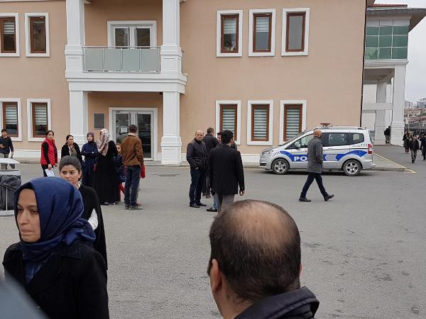 Velileri ayaklandıran iddia: Öğretmenden falçatalı tehdit! - Resim: 3