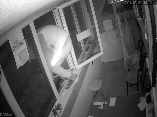 Tuhaf hırsız! Bilgisayarı çalıp gitti 20 dakika sonra geri gelip... - Resim: 4