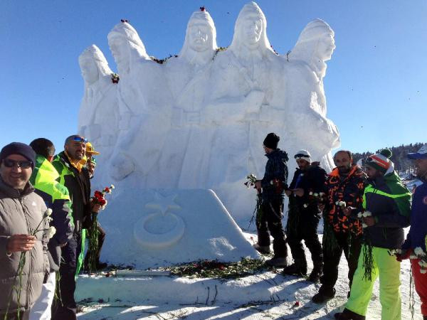 Türkiye şehitlerine yürüdü! Sarıkamış yine dondu... - Resim: 3