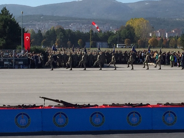 Kütahya'daki bedelli askerler terhis oldu Hakan Sabancı da var! - Resim: 1