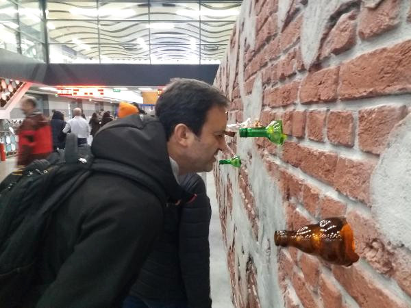 Duvardaki şişeden korkunç manzarayı gördü! Herkes dehşete kapıldı - Resim: 4