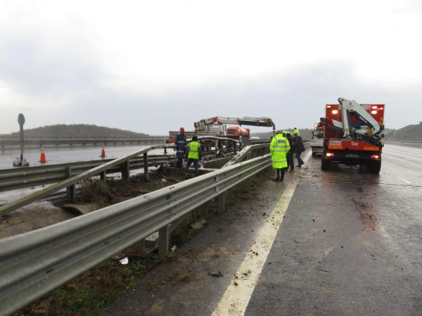 3. Köprü yolunda beton mikseri viyadükten uçtu acı haber geldi - Resim: 4