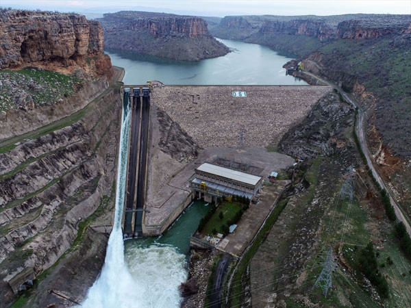 Baraj kapağı patladı Dicle nehri 4 metre yükseldi Hevsel Bahçelerini su bastı - Resim: 1