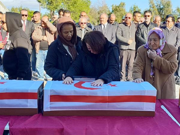 44 yıl önce Rumlar'ın katlettiği 15 şehit toprağa verildi - Resim: 1