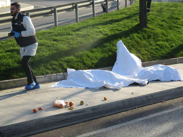 Üsküdar'da otobüs durağa girdi olay yerinden görüntüler - Resim: 3