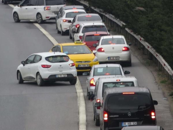 Yok artık! Emniyet şeridinde "ters gitme" konvoyu - Resim: 3