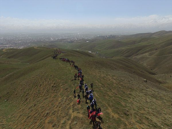 PKK'yı çıldırtan fotoğraflar: Türk bayraklarıyla yürüdüler! - Resim: 1