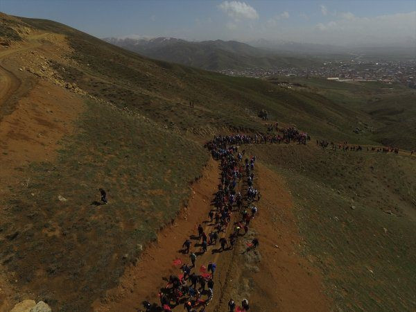 PKK'yı çıldırtan fotoğraflar: Türk bayraklarıyla yürüdüler! - Resim: 3