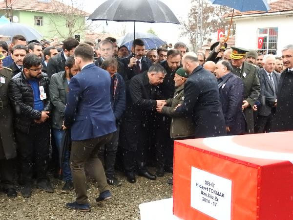 Türkiye şehitlerine ağlıyor! Yürek burkan kareler - Resim: 2