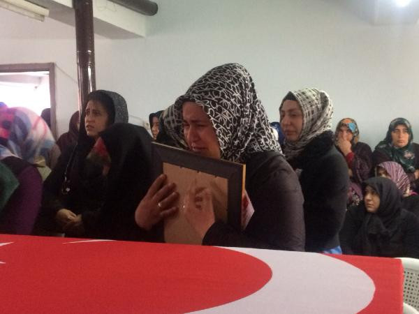 Türkiye şehitlerine ağlıyor! Yürek burkan kareler - Resim: 3