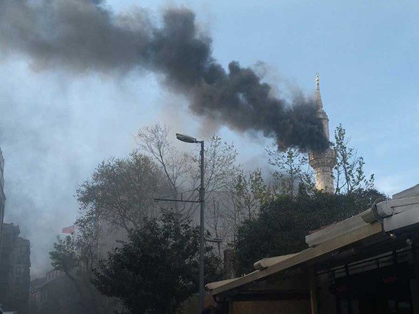 Teşvikiye Camii'nde korkutan yangın: İtfaiye müdahale etti! - Resim: 1